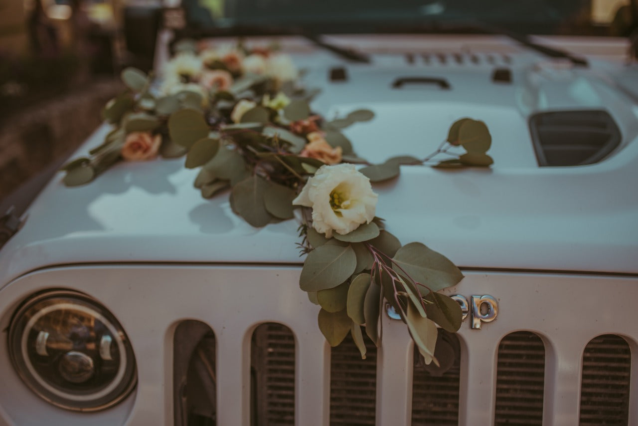 Arreglo de auto guirnalda