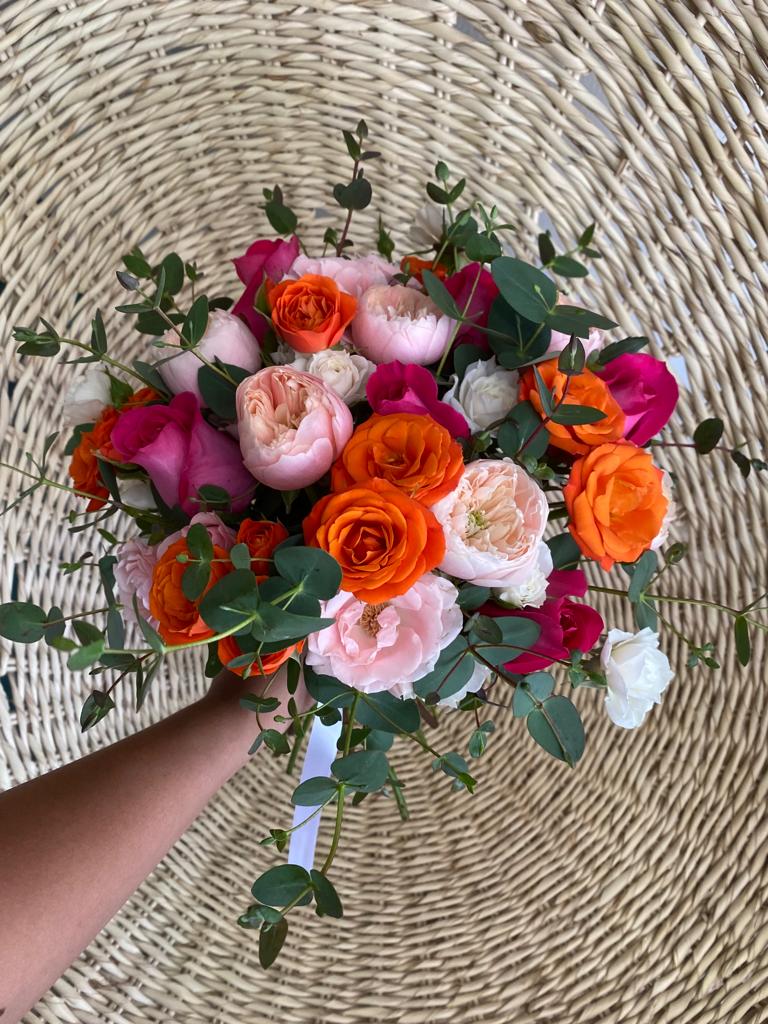 Ramo de novia de rosas, mini rosas y rosas inglesas